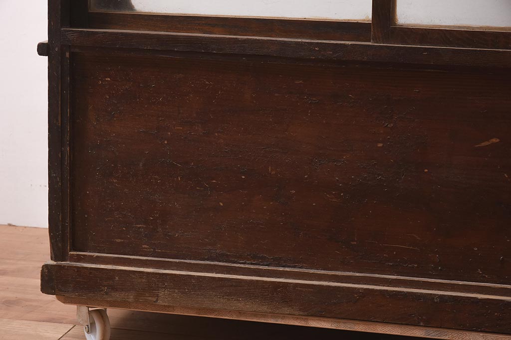 アンティーク家具　栗材　シックに仕上がるタバコ屋さんのL型ガラスケース(ショーケース、陳列棚)(R-037189)