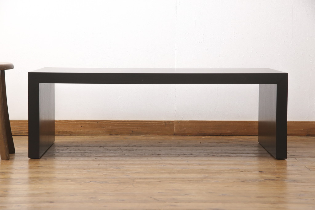 中古　美品　IDC大塚家具取り扱い　オーストリア　ヴィットマン(WITTMANN)　シンプルモダンなデザインが魅力のキャスター付きセンターテーブル(ローテーブル、リビングテーブル)(R-054977)