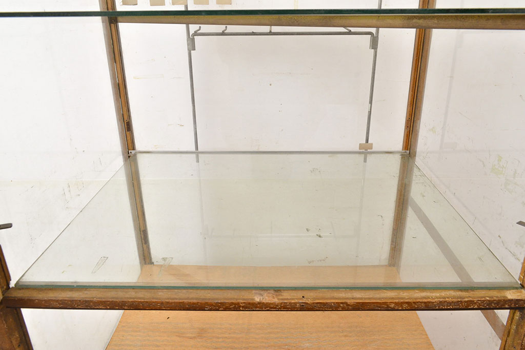 アンティーク家具　昭和レトロ　縦型パンケース(ガラスケース、ショーケース、陳列棚)(R-040291)