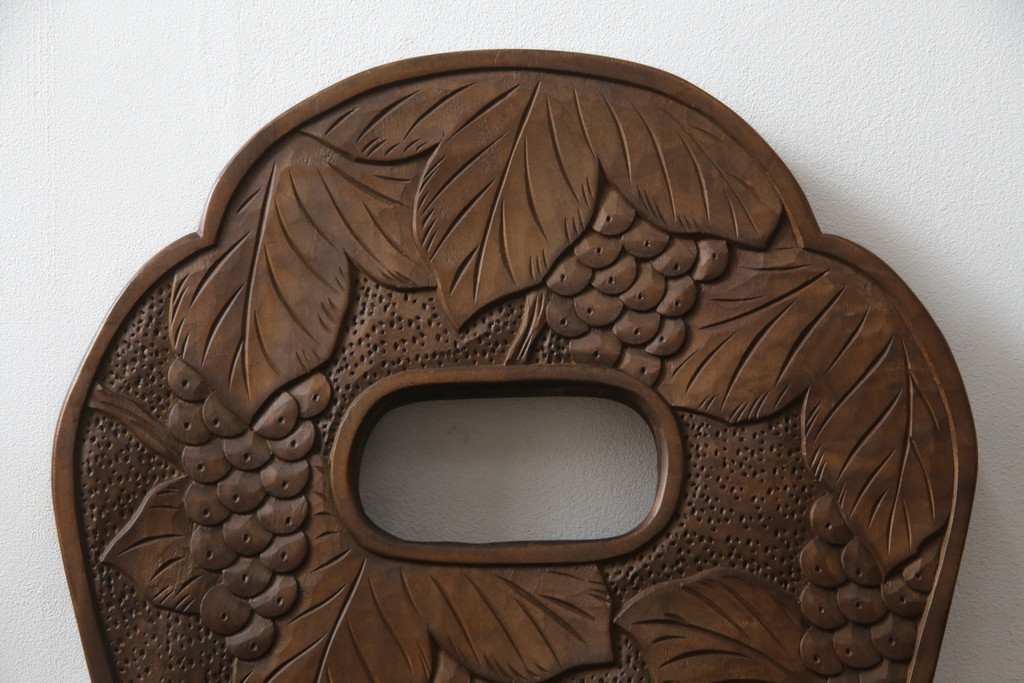 中古　美品　軽井沢彫り　牡丹　葡萄(ブドウ)　贅沢な総彫り仕上げのダイニングチェア4脚セット(板座チェア、アームレスチェア、椅子、イス)(R-078964)