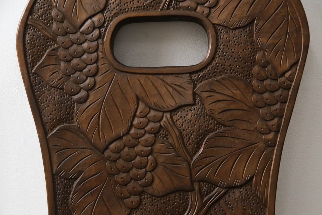 中古　美品　軽井沢彫り　牡丹　葡萄(ブドウ)　贅沢な総彫り仕上げのダイニングチェア4脚セット(板座チェア、アームレスチェア、椅子、イス)(R-078964)