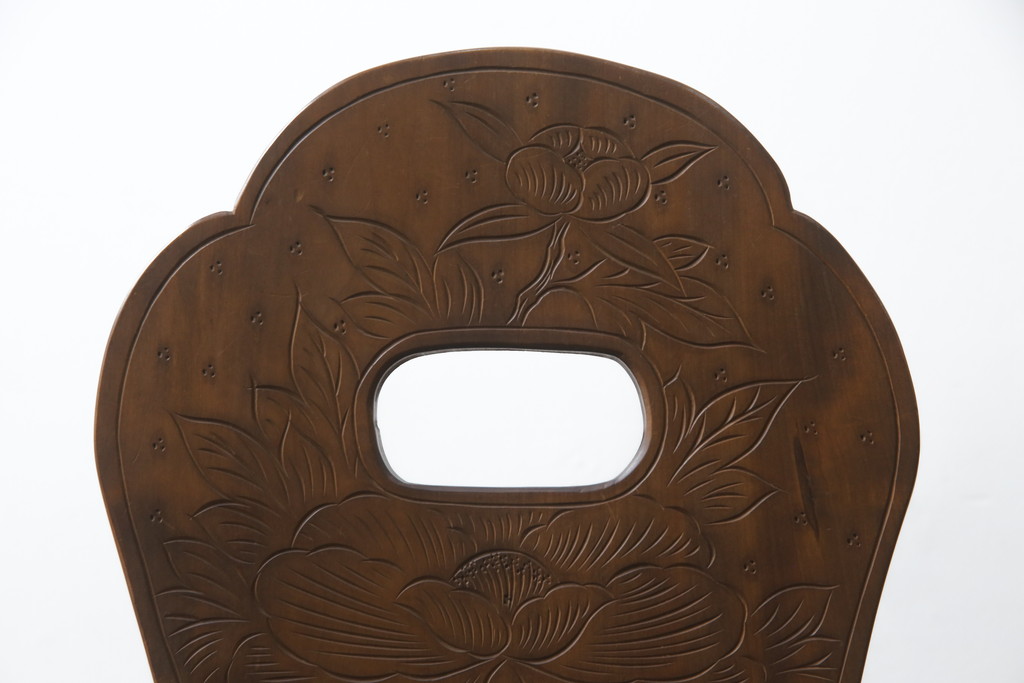 中古　美品　軽井沢彫り　牡丹　葡萄(ブドウ)　贅沢な総彫り仕上げのダイニングチェア4脚セット(板座チェア、アームレスチェア、椅子、イス)(R-078964)