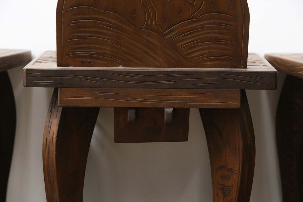 中古　美品　軽井沢彫り　牡丹　葡萄(ブドウ)　贅沢な総彫り仕上げのダイニングチェア4脚セット(板座チェア、アームレスチェア、椅子、イス)(R-078964)