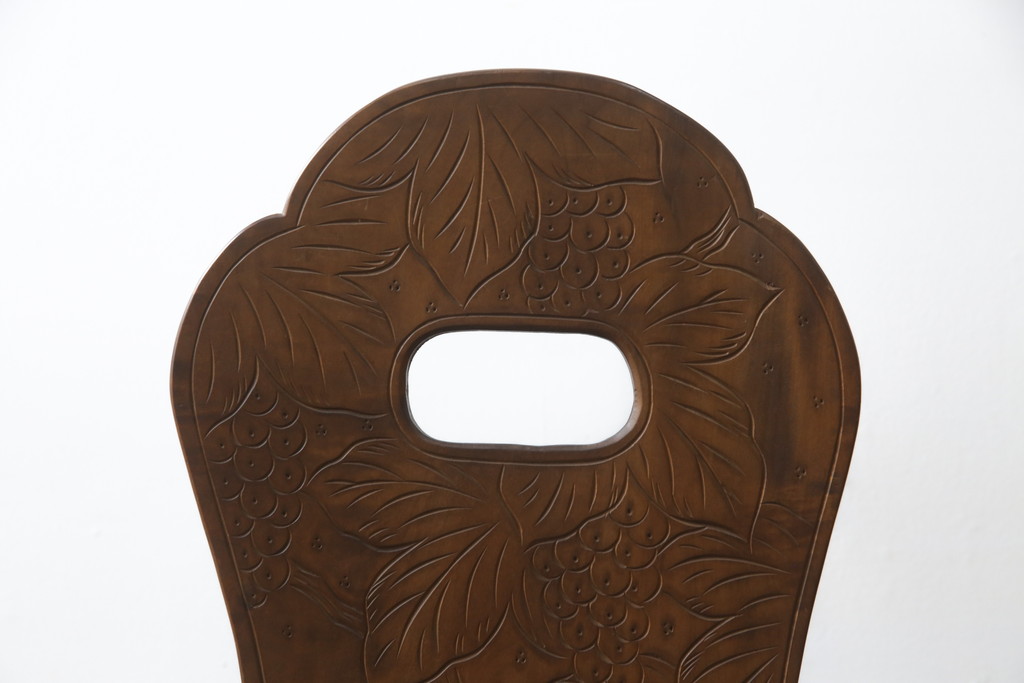 中古　美品　軽井沢彫り　牡丹　葡萄(ブドウ)　贅沢な総彫り仕上げのダイニングチェア4脚セット(板座チェア、アームレスチェア、椅子、イス)(R-078964)