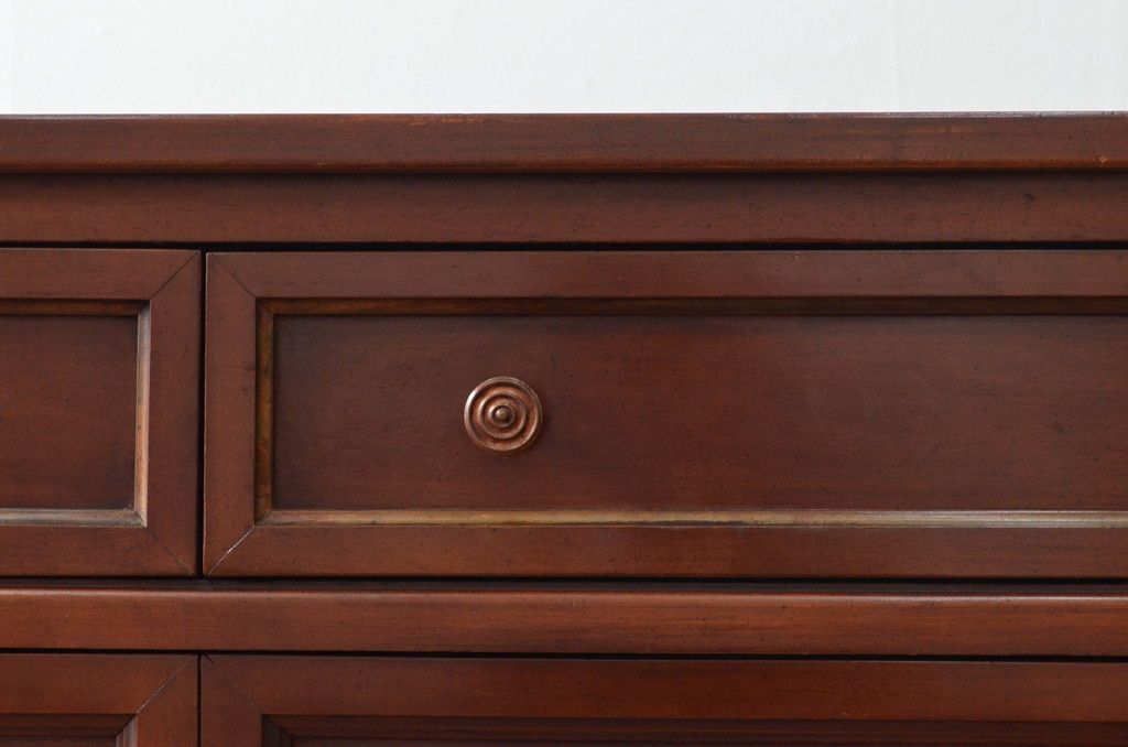 アメリカビンテージ　 White fine furniture　クラシカルな雰囲気が魅力的なチェスト(サイドボード、サイドチェスト、引き出し、ヴィンテージ)(R-061317)