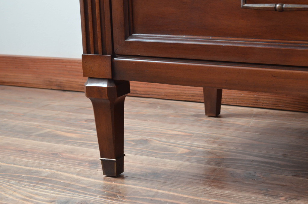アメリカビンテージ　 White fine furniture　クラシカルな雰囲気が魅力的なチェスト(サイドボード、サイドチェスト、引き出し、ヴィンテージ)(R-061317)