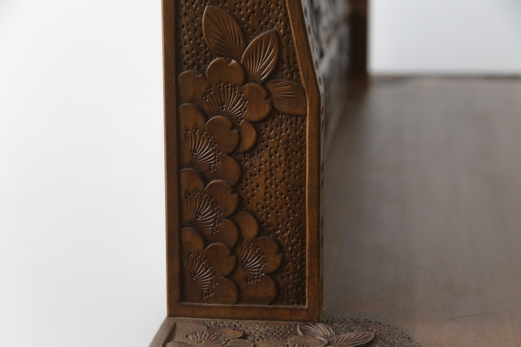 中古　美品　軽井沢彫り　満開の桜の彫刻をあしらった優美なドレッシングチェスト(ドレッサー、鏡台、引き出し、化粧台、サイドチェスト)(R-079024)
