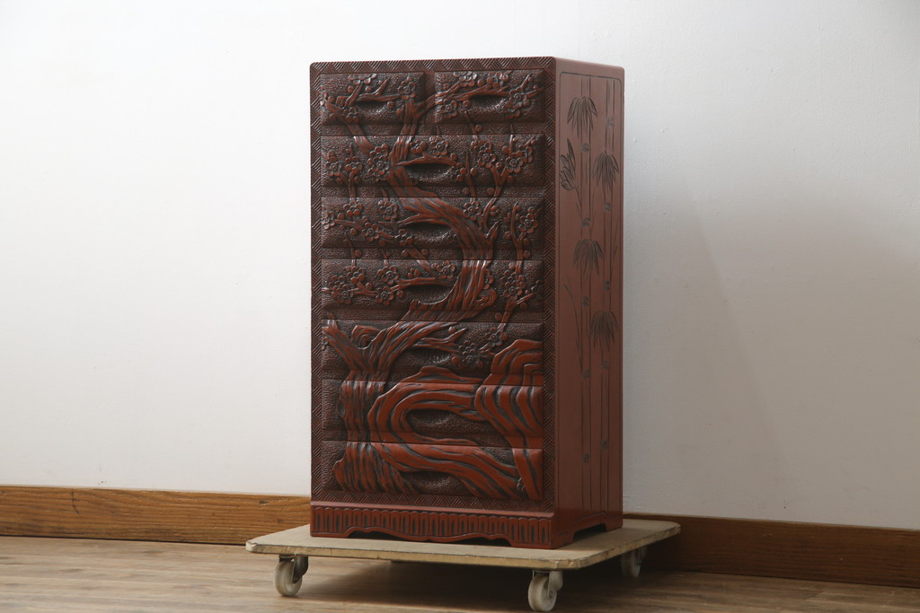 中古　美品　民芸家具　日光彫り　松竹梅の彫刻をあしらった朱塗りの小引き出し(小物収納、ドロワー、サイドチェスト)(R-079025)