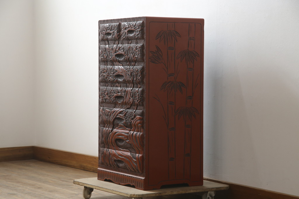 中古　美品　民芸家具　日光彫り　松竹梅の彫刻をあしらった朱塗りの小引き出し(小物収納、ドロワー、サイドチェスト)(R-079025)