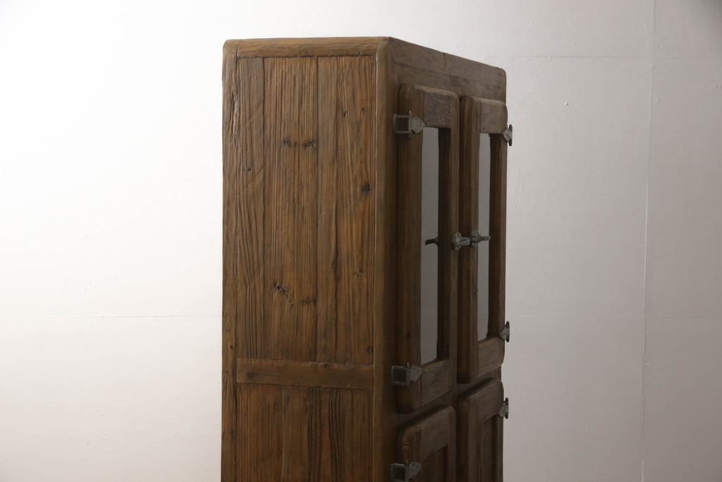 中古　超美品　CRASH GATE(クラッシュゲート) Knot antiques (ノットアンティークス)　ERIO CABINET 4DOOR　カントリーな雰囲気がかわいらしい、アンティーク加工の冷蔵庫風キャビネット(収納棚、戸棚)(R-052310)