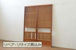【オーダー家具実例】ラフジュ工房オリジナルのステンドグラス入り引き戸をオーダーメイドで製作しました。お客様ご提供のデザインをもとに、椿の丸いステンドグラスを制作。木部にはステンドグラスに合わせたモールディングを入れ、クラシカルで高級感のある建具に仕上げました。(玄関戸、引き違い戸)