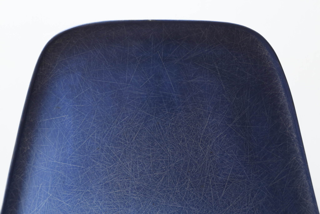 アメリカビンテージ　Hermanmiller(ハーマンミラー社)　Charles & Ray Eames(チャールズ&レイ・イームズ)　ドゥエルレッグベース(ウォールナット)　ロイヤルブルー　様々なシーンで使い勝手の良いシンプルなフォルムのシェルチェア(ダイニングチェア、椅子、イス、ヴィンテージ)(定価約12万円)(R-072796)