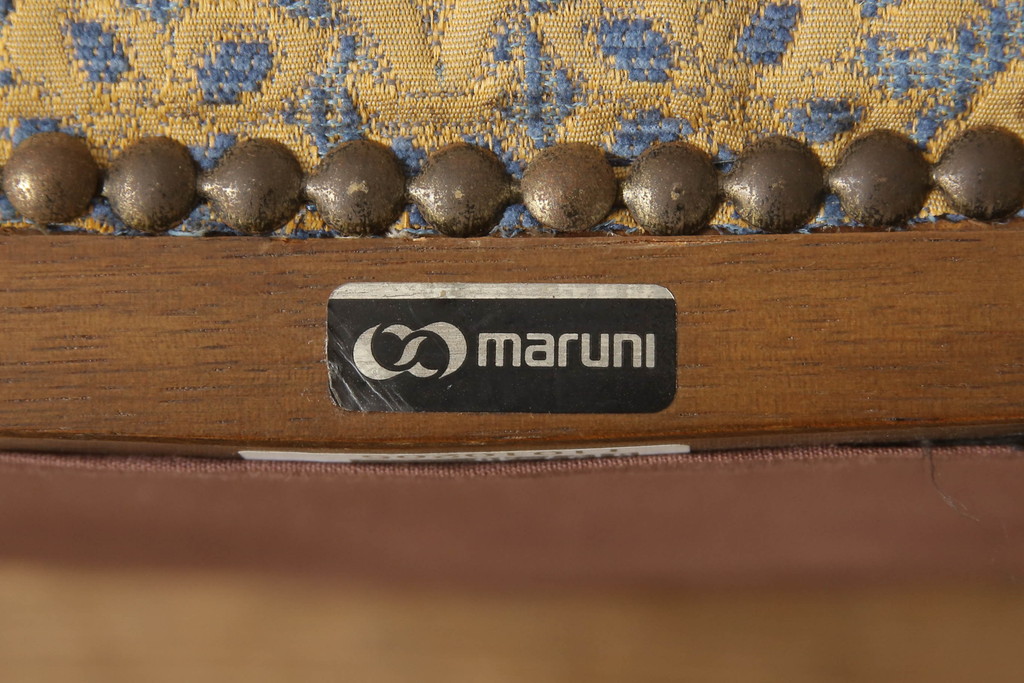 和製ビンテージ　美品　maruni(マルニ木工)　クラシカルで品のある佇まいが魅力的な1人掛けソファ+オットマンのセット(アームチェア、一人掛け、ヴィンテージ)(R-058235)