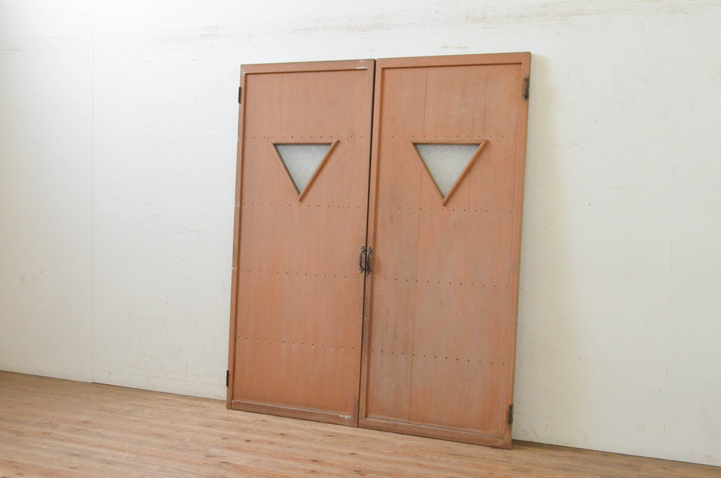 アンティーク建具　ペイント仕上げ限定　古いペイントのレトロな両開きドア1対2枚セット(扉、木製扉)(R-071626)