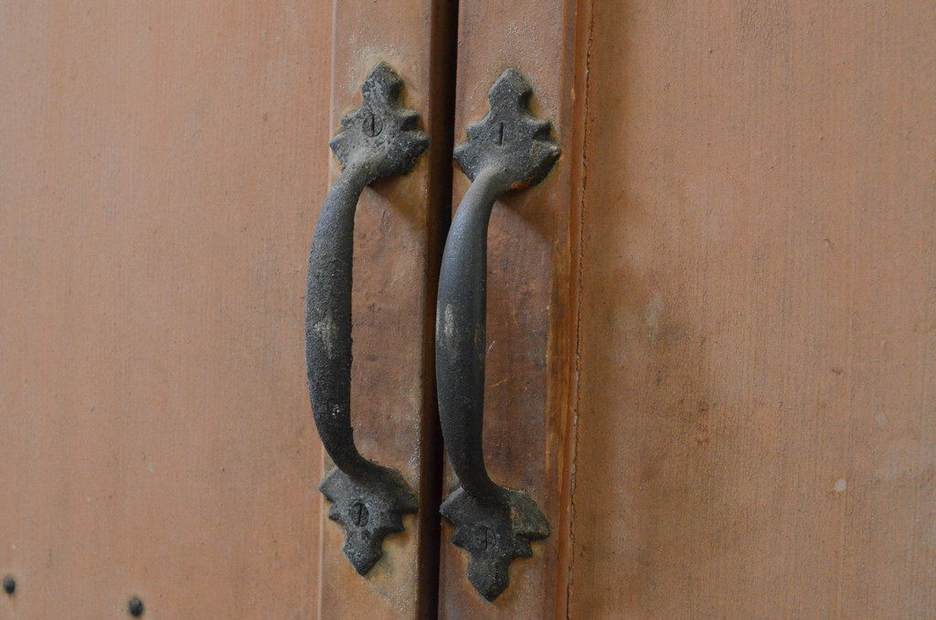 アンティーク建具　ペイント仕上げ限定　古いペイントのレトロな両開きドア1対2枚セット(扉、木製扉)(R-071626)