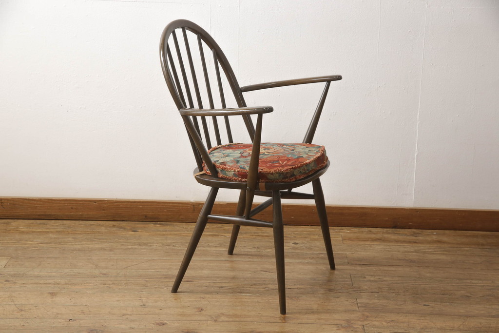 イギリスビンテージ　ERCOL(アーコール)　シンプルなクッション付きフープバックアームチェア(ウィンザーチェア、板座チェア、椅子、イス、1人掛け、ヴィンテージ、ウインザーチェア)(R-059506)