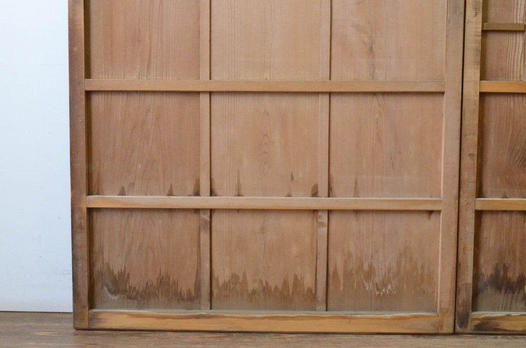 アンティーク建具　昭和初期　経年を感じる風合いが味わい深い雨戸2枚セット(板戸、引き戸)(R-065250)