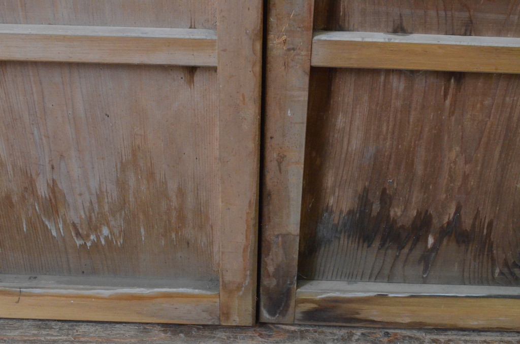 アンティーク建具　昭和初期　経年を感じる風合いが味わい深い雨戸2枚セット(板戸、引き戸)(R-065250)