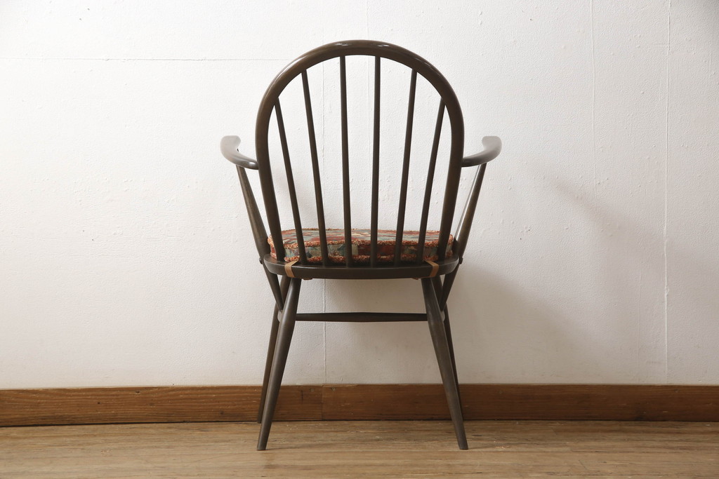 イギリスビンテージ　ERCOL(アーコール)　シンプルなクッション付きフープバックアームチェア(ウィンザーチェア、板座チェア、椅子、イス、1人掛け、ヴィンテージ、ウインザーチェア)(R-059506)