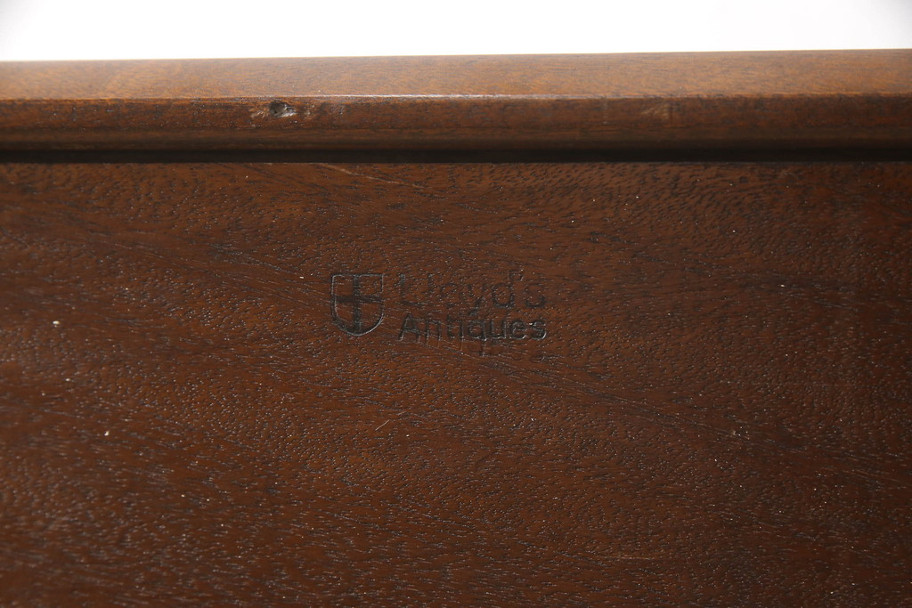 イギリスアンティーク　Lloyd's Antiques(ロイズ・アンティークス)　マホガニー材　クラシカルな雰囲気溢れる大振りなサイドキャビネット(サイドテーブル、収納棚、戸棚、引き出し、電話台、英国)(R-065977)　