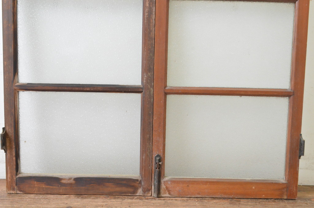 アンティーク建具　ペイント仕上げ限定　古い洋館で使われていた両開き窓と回転窓のセット(突き出し窓、ガラス扉、明かり取り、明り取り)(R-064975)