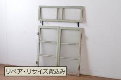 アンティーク建具　欅(ケヤキ)材一枚板　経年による木味が味わい深い小さな板戸窓2枚セット(引き戸)(R-068004)