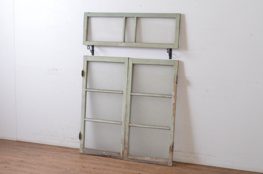 アンティーク建具　ペイント仕上げ限定　古い洋館で使われていた両開き窓と回転窓のセット(突き出し窓、ガラス扉、明かり取り、明り取り)(R-064976)