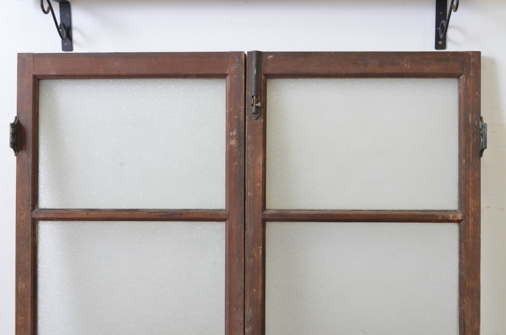 アンティーク建具　ペイント仕上げ限定　古い洋館で使われていた両開き窓と回転窓のセット(突き出し窓、ガラス扉、明かり取り、明り取り)(R-064977)