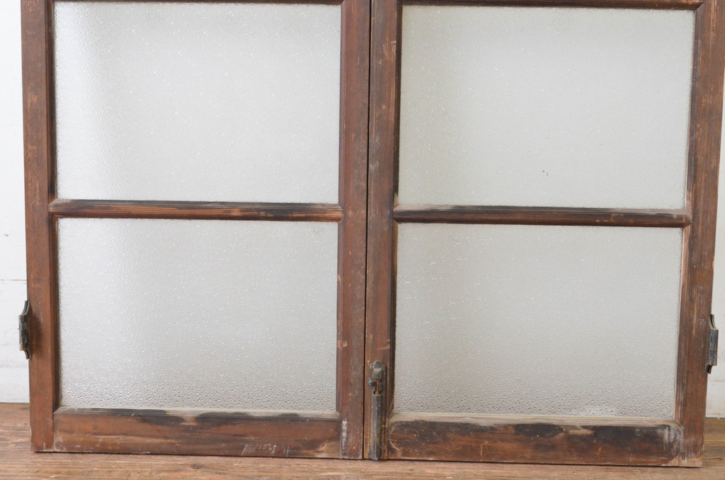 アンティーク建具　ペイント仕上げ限定　古い洋館で使われていた両開き窓と回転窓のセット(突き出し窓、ガラス扉、明かり取り、明り取り)(R-064977)