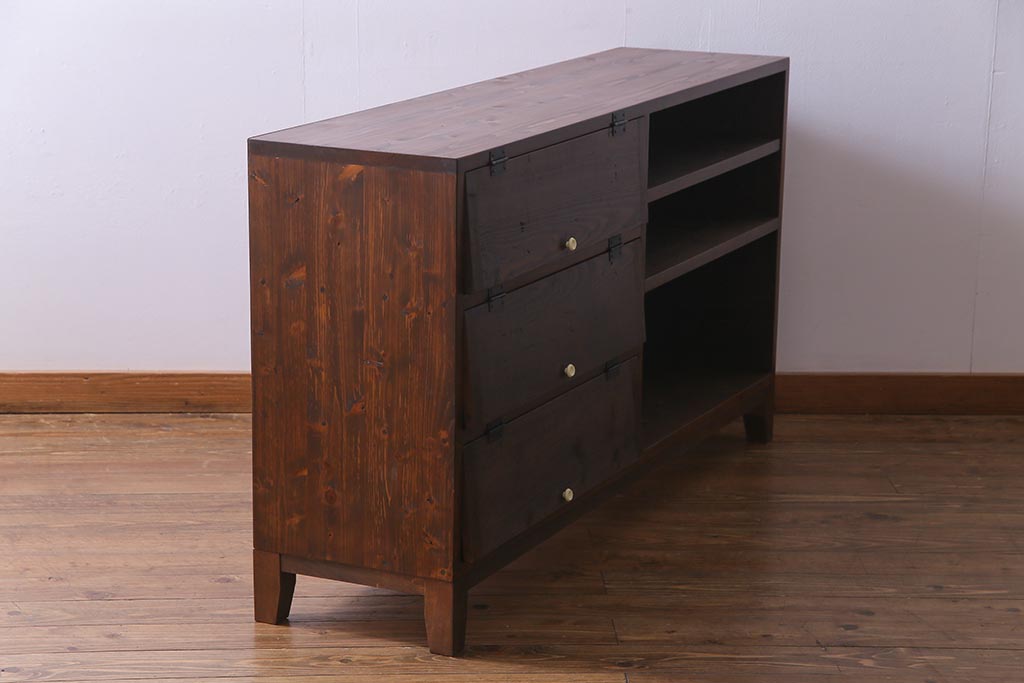【オーダー注文・受注生産商品】ラフジュ工房オリジナル　脚付き 明治期の松材が味わい深いパタパタ扉のリビングボード(下駄箱、収納棚、サイドボード)