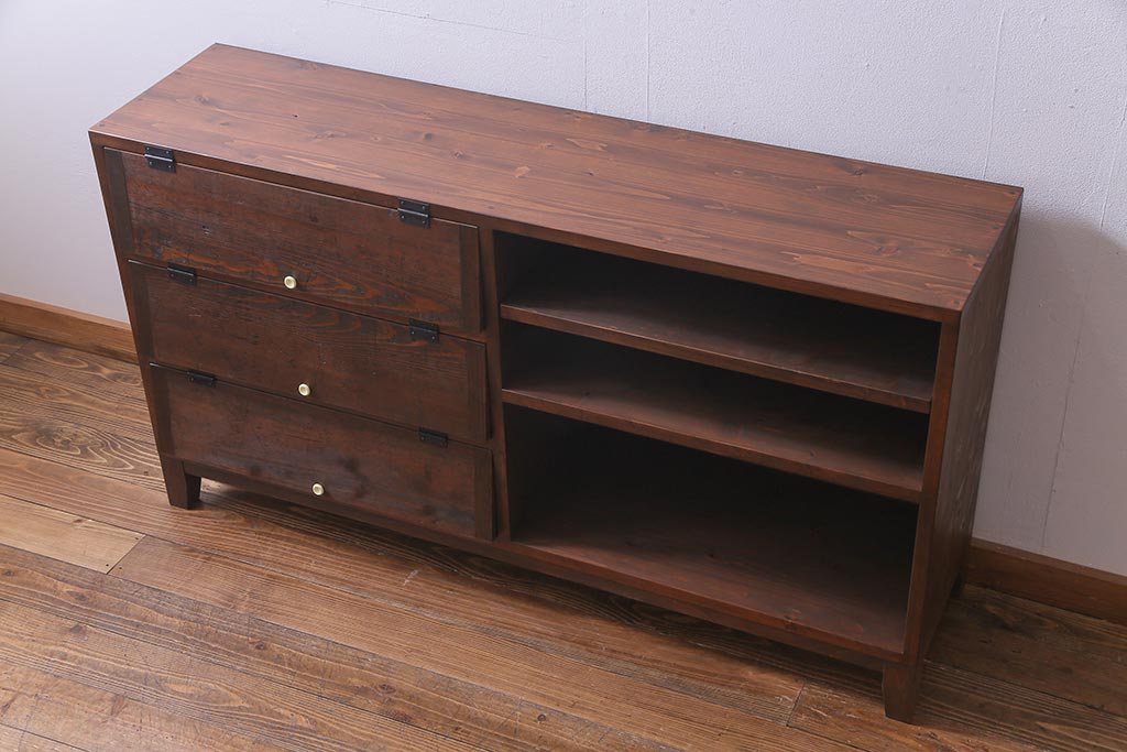 【オーダー注文・受注生産商品】ラフジュ工房オリジナル　脚付き 明治期の松材が味わい深いパタパタ扉のリビングボード(下駄箱、収納棚、サイドボード)