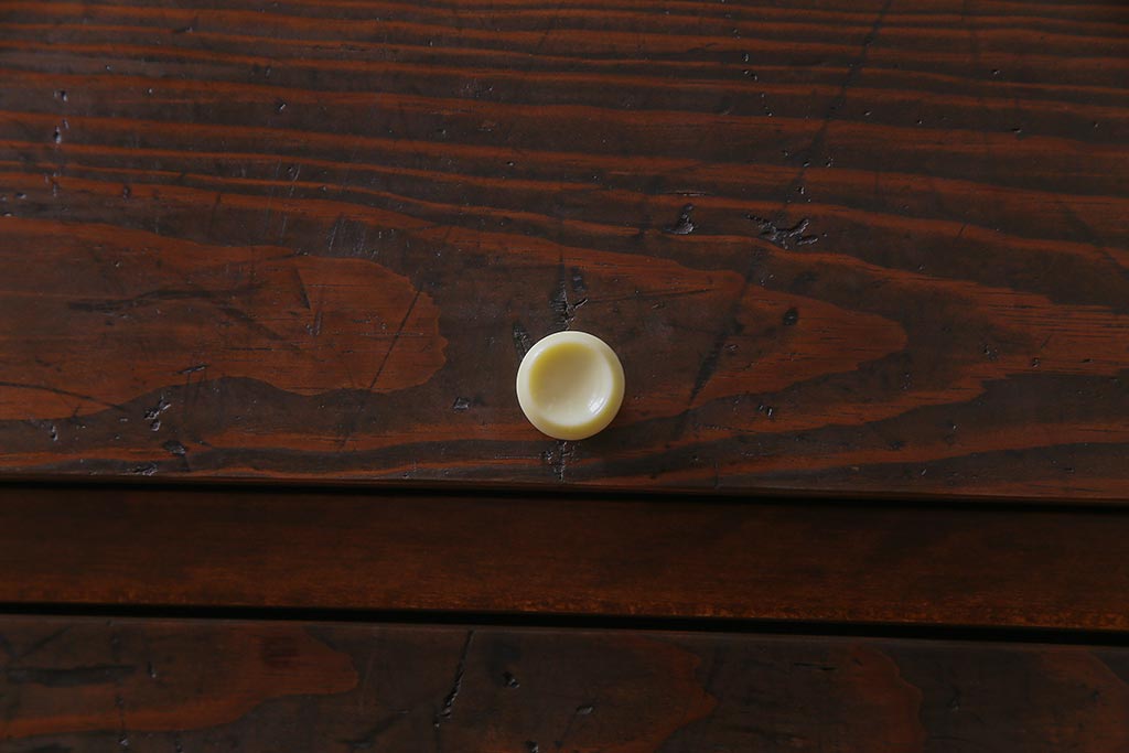 【オーダー注文・受注生産商品】ラフジュ工房オリジナル　脚付き 明治期の松材が味わい深いパタパタ扉のリビングボード(下駄箱、収納棚、サイドボード)