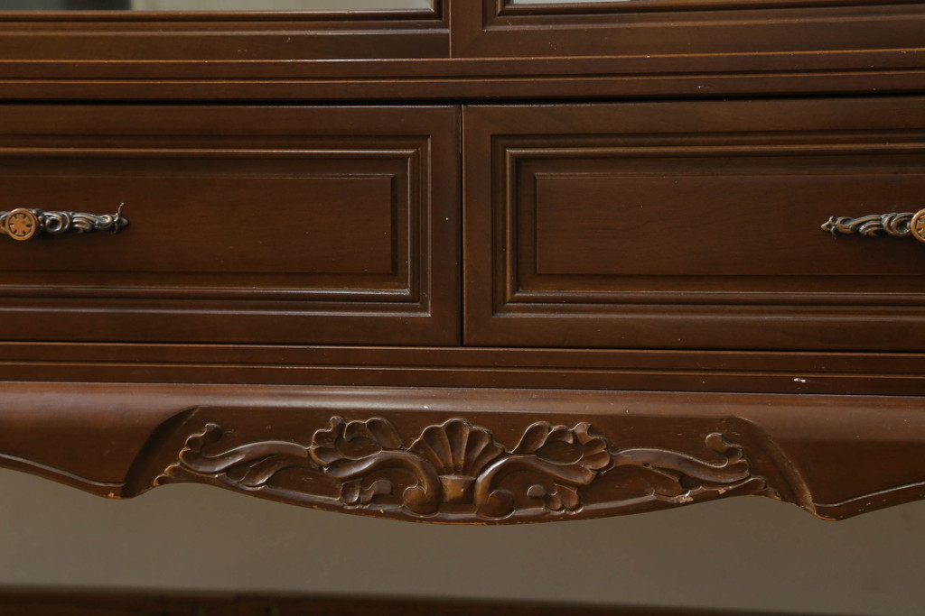 中古　美品　国会議事堂納品の高級家具メーカー　徳田家具　上品な佇まいで存在感のあるサイドボード(サイドキャビネット、収納棚、戸棚、飾り棚、食器棚)(R-073975)
