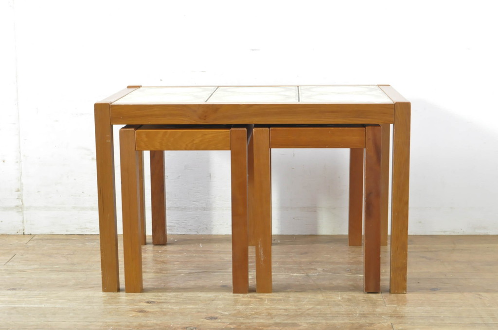 イギリスビンテージ　チーク材　上品な模様のタイルトップが魅力のネストテーブル(サイドテーブル、コーヒーテーブル、カフェテーブル、ローテーブル、センターテーブル、ヴィンテージ、英国)(R-065831)