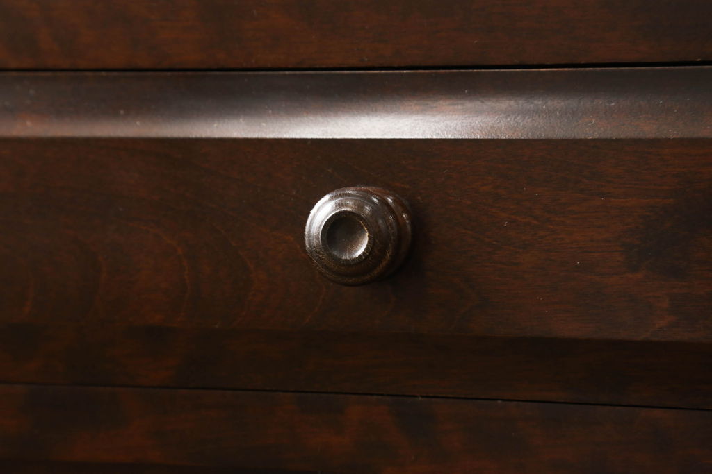 中古　美品　北海道民芸家具　美しい木肌とシックな佇まいが魅力的な重ね戸棚(収納棚、食器棚、飾り棚、キャビネット)(R-060193)