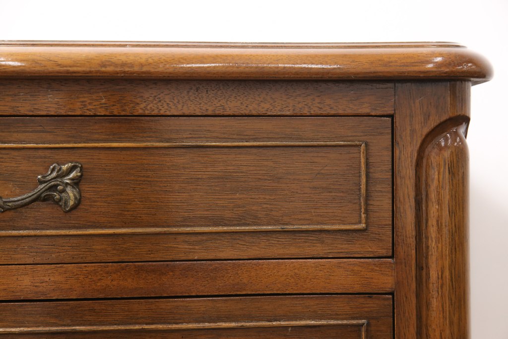 中古美品　DREXEL HERITAGE(ドレクセルヘリテイジ)　Touraine(ツーレイン)　マホガニー材　気品ある佇まいが美しいサイドテーブル(ナイトテーブル、エンドテーブル、サイドチェスト)(R-052329)