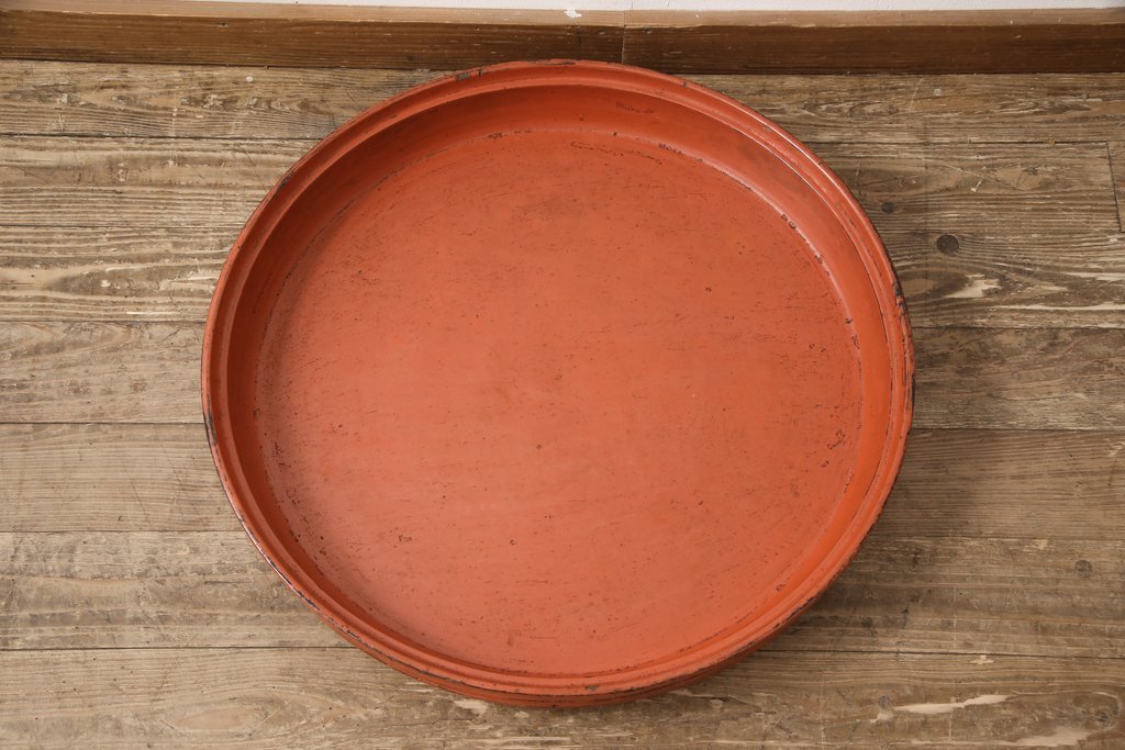古い　漆塗り　根来塗　朱色が華やぎを演出する丸盆(漆器、トレー)(R-055507)