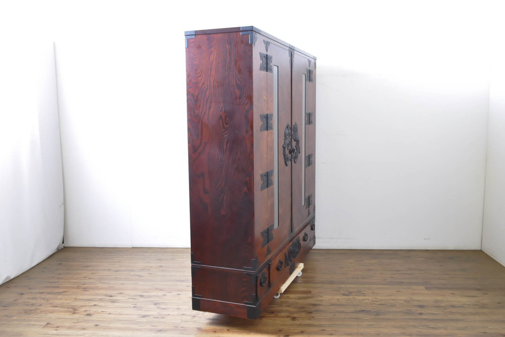 中古　美品　最高級　特注品　岩谷堂箪笥　龍の手打ち金具が存在感を放つ収納棚(戸棚、キャビネット、下駄箱、靴箱、シューズボックス、上下バラ売り可能)(R-063462)