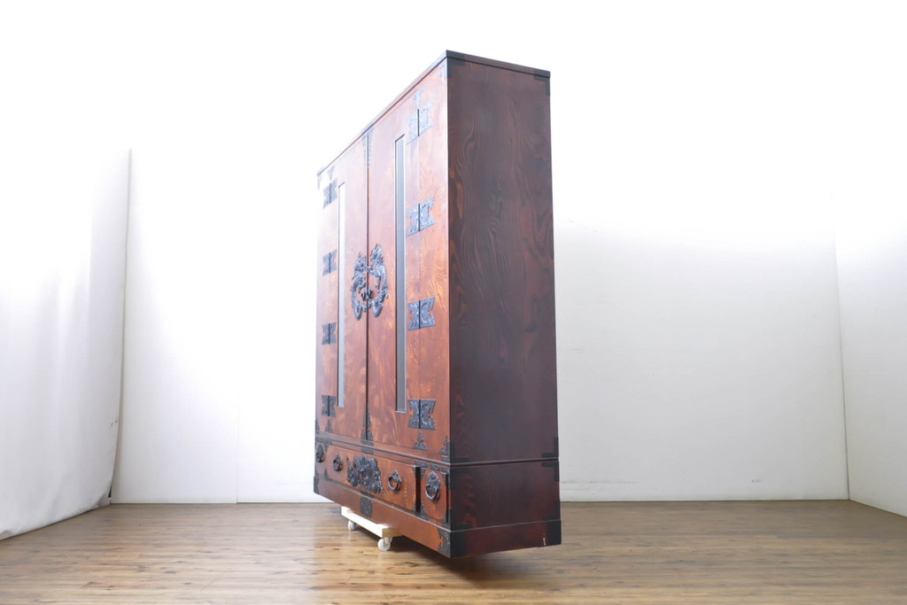 中古　美品　最高級　特注品　岩谷堂箪笥　龍の手打ち金具が存在感を放つ収納棚(戸棚、キャビネット、下駄箱、靴箱、シューズボックス、上下バラ売り可能)(R-063462)