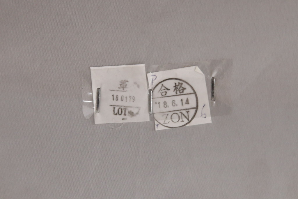 新品未使用　IDC大塚家具取り扱い　インターリバックス　ヒューゴ　本革　モダンでスタイリッシュなデザインが魅力の電動リクライニングソファセット(カウチソファ、2人掛けソファ、3人掛けソファ、レザー)(定価約55万円)(R-055633)