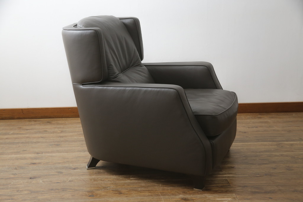 中古　プラスカーサ取り扱い　NATUZZI ITALIA(ナツッジイタリア)　AMADEUS(アマデウス)　メンズライクな空間づくりに活躍する1人掛けソファ(一人掛け、アームソファ、1P)(定価約45万円)(R-079099)