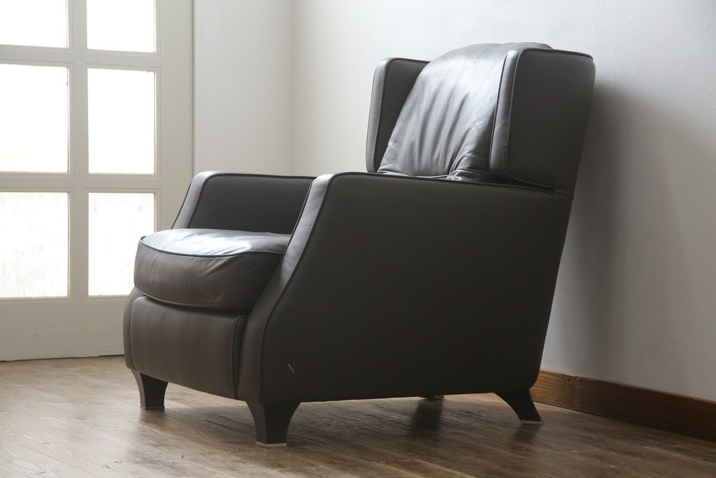 中古　プラスカーサ取り扱い　NATUZZI ITALIA(ナツッジイタリア)　AMADEUS(アマデウス)　メンズライクな空間づくりに活躍する1人掛けソファ(一人掛け、アームソファ、1P)(定価約45万円)(R-079099)