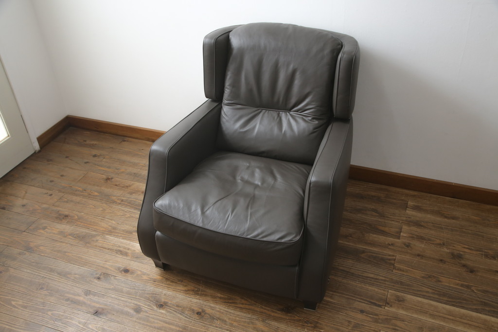 中古　プラスカーサ取り扱い　NATUZZI ITALIA(ナツッジイタリア)　AMADEUS(アマデウス)　メンズライクな空間づくりに活躍する1人掛けソファ(一人掛け、アームソファ、1P)(定価約45万円)(R-079099)