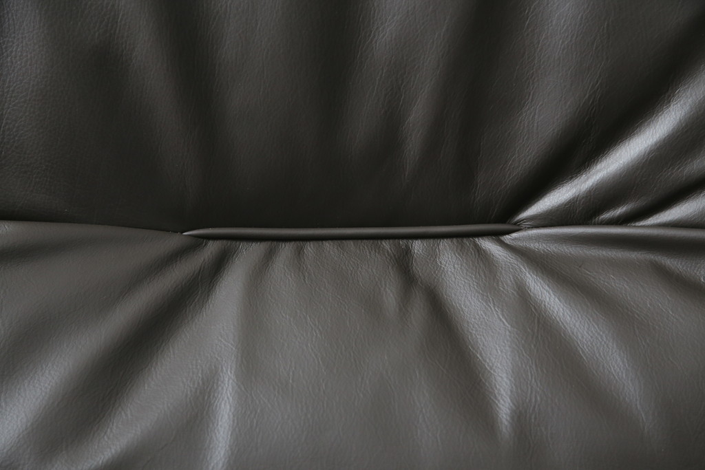 中古　プラスカーサ取り扱い　NATUZZI ITALIA(ナツッジイタリア)　AMADEUS(アマデウス)　メンズライクな空間づくりに活躍する1人掛けソファ(一人掛け、アームソファ、1P)(定価約45万円)(R-079099)