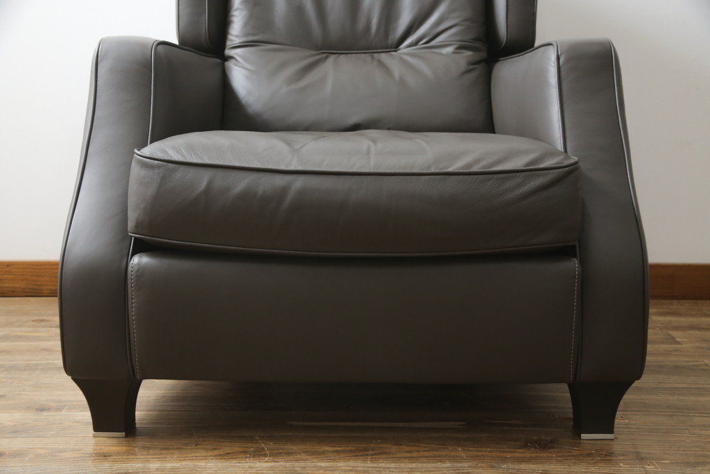 中古　プラスカーサ取り扱い　NATUZZI ITALIA(ナツッジイタリア)　AMADEUS(アマデウス)　メンズライクな空間づくりに活躍する1人掛けソファ(一人掛け、アームソファ、1P)(定価約45万円)(R-079099)