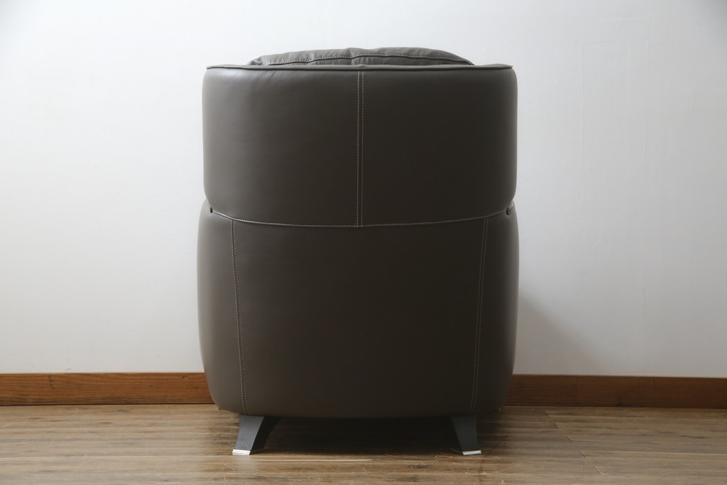 中古　プラスカーサ取り扱い　NATUZZI ITALIA(ナツッジイタリア)　AMADEUS(アマデウス)　メンズライクな空間づくりに活躍する1人掛けソファ(一人掛け、アームソファ、1P)(定価約45万円)(R-079099)