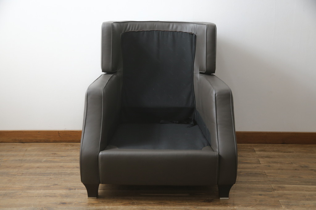中古　プラスカーサ取り扱い　NATUZZI ITALIA(ナツッジイタリア)　AMADEUS(アマデウス)　メンズライクな空間づくりに活躍する1人掛けソファ(一人掛け、アームソファ、1P)(定価約45万円)(R-079099)