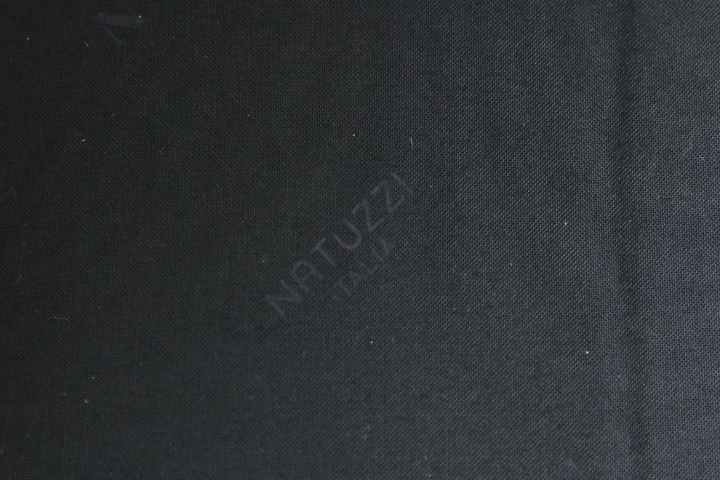 中古　プラスカーサ取り扱い　NATUZZI ITALIA(ナツッジイタリア)　AMADEUS(アマデウス)　メンズライクな空間づくりに活躍する1人掛けソファ(一人掛け、アームソファ、1P)(定価約45万円)(R-079099)