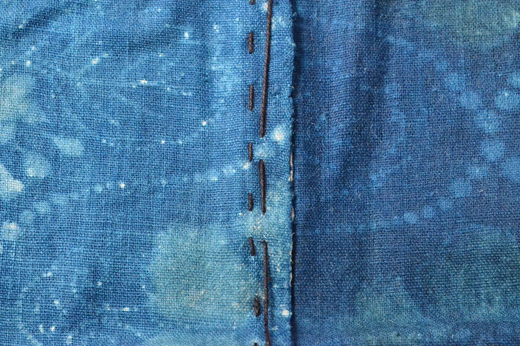 明治期　赤入り藍型染木綿古布(布団皮、藍染)(R-052918)