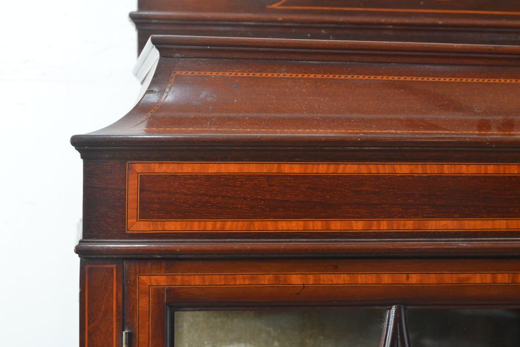 イギリスアンティーク　高級品　マホガニー材　象嵌入りで上品なデザインが目を引くキャビネット(ガラスケース、キュリオケース、チャイナキャビネット、飾り棚、陳列棚)(R-055649)